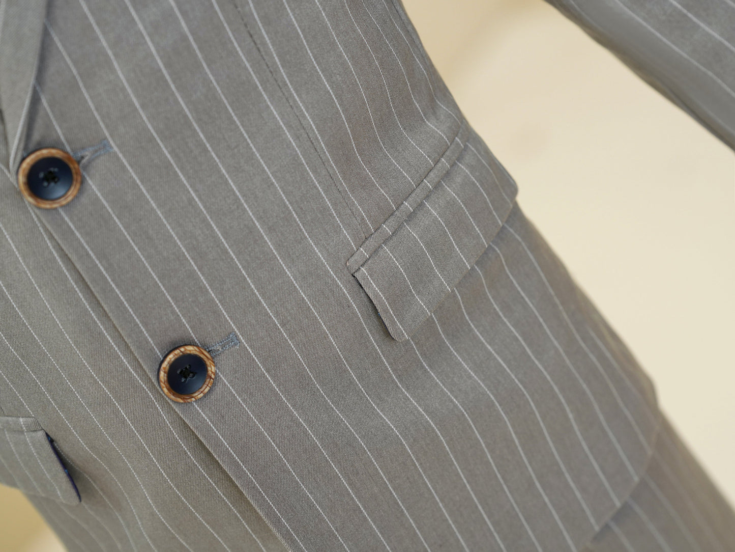 Light Grey Striped Modern 5 Piece Boy's Formal Suits Yuanlu